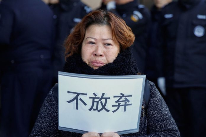 With families' support, United States company offers to search for MH370 With families' support, United States company offers to search for MH370